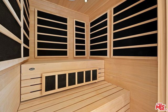 155 N Anita Avenue, Los Angeles, CA 90049