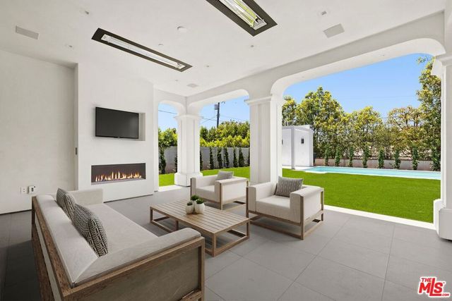 155 N Anita Avenue, Los Angeles, CA 90049