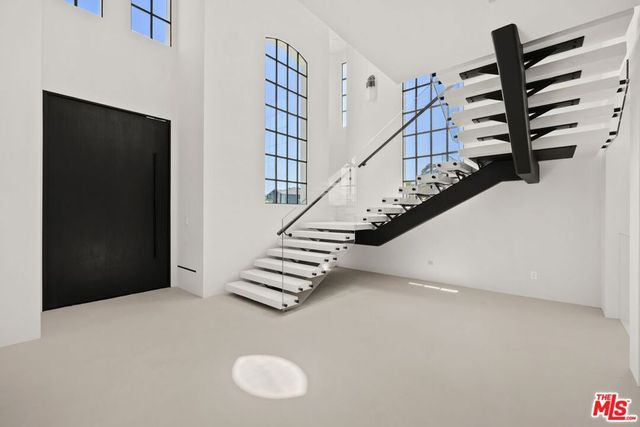 155 N Anita Avenue, Los Angeles, CA 90049