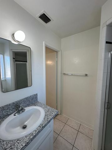 3046 E Robinson Avenue, Fresno, CA 93726
