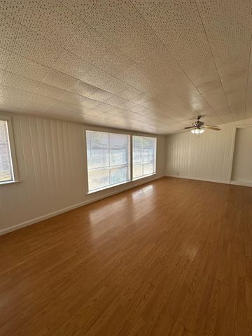 3046 E Robinson Avenue, Fresno, CA 93726