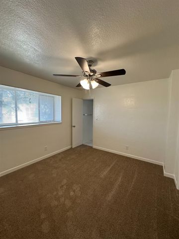 3046 E Robinson Avenue, Fresno, CA 93726