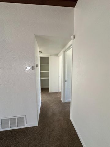 3046 E Robinson Avenue, Fresno, CA 93726