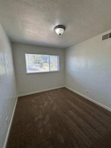 3046 E Robinson Avenue, Fresno, CA 93726
