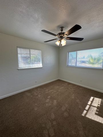 3046 E Robinson Avenue, Fresno, CA 93726