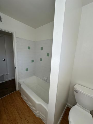 3046 E Robinson Avenue, Fresno, CA 93726