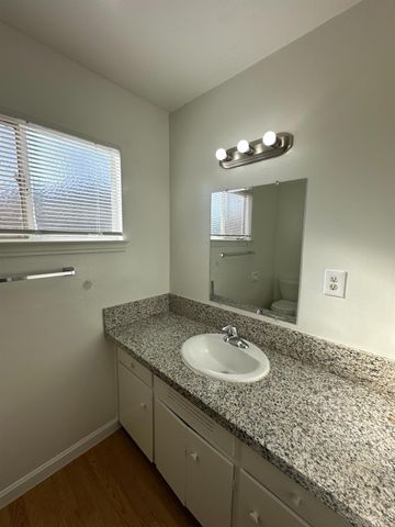 3046 E Robinson Avenue, Fresno, CA 93726