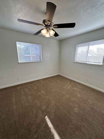 3046 E Robinson Avenue, Fresno, CA 93726