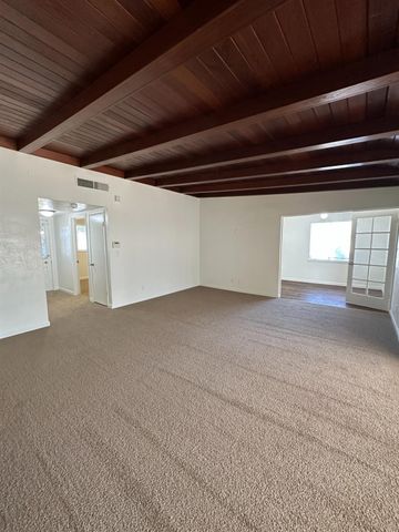 3046 E Robinson Avenue, Fresno, CA 93726