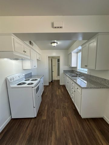 3046 E Robinson Avenue, Fresno, CA 93726