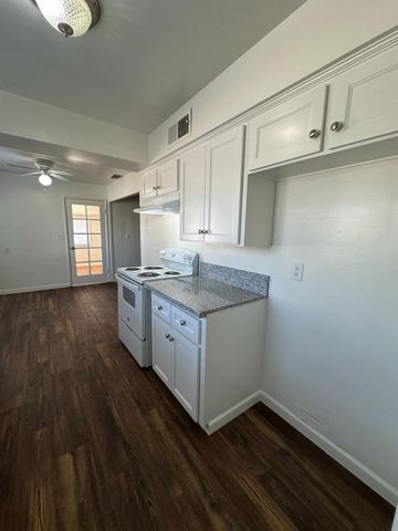 3046 E Robinson Avenue, Fresno, CA 93726