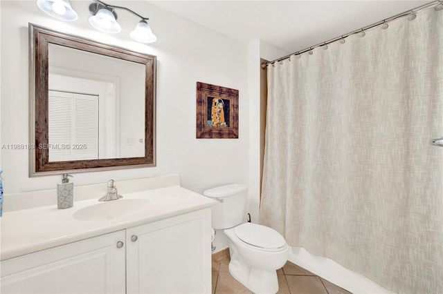 9021 SW 94th St 308, Miami, FL 33176