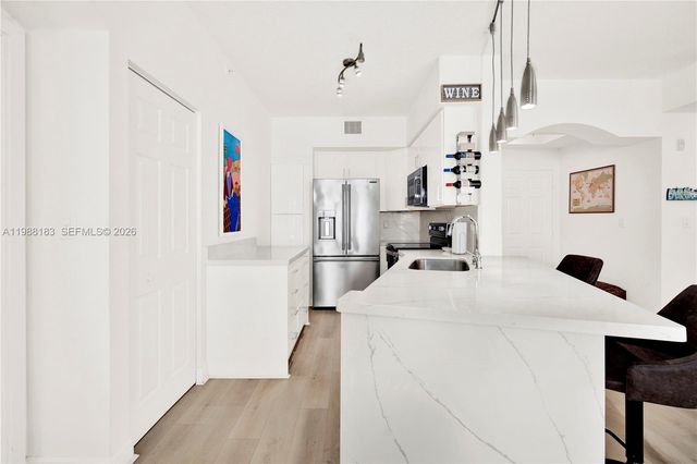 9021 SW 94th St 308, Miami, FL 33176