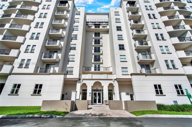 9021 SW 94th St 308, Miami, FL 33176