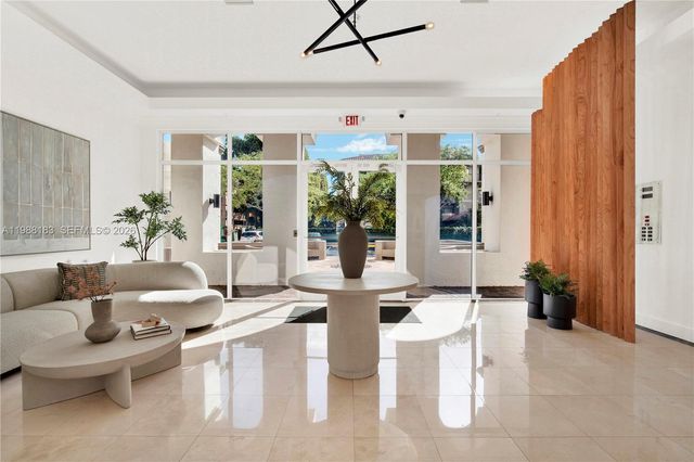 9021 SW 94th St 308, Miami, FL 33176