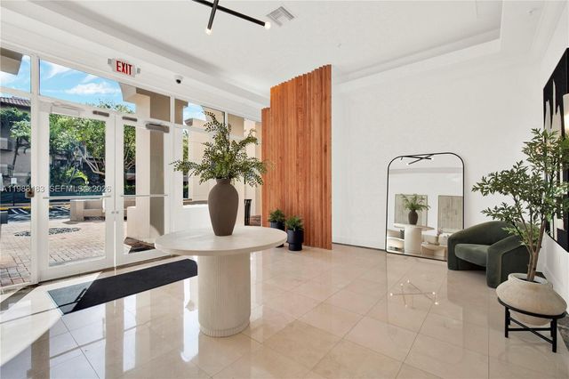 9021 SW 94th St 308, Miami, FL 33176