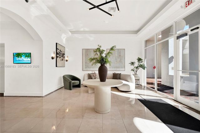 9021 SW 94th St 308, Miami, FL 33176