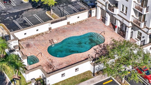 9021 SW 94th St 308, Miami, FL 33176