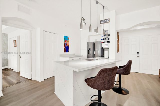 9021 SW 94th St 308, Miami, FL 33176