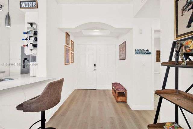 9021 SW 94th St 308, Miami, FL 33176