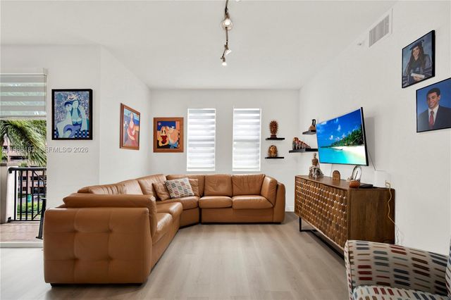 9021 SW 94th St 308, Miami, FL 33176