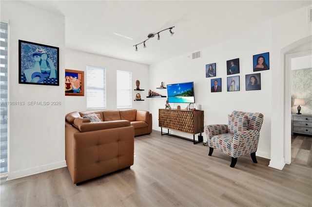 9021 SW 94th St 308, Miami, FL 33176