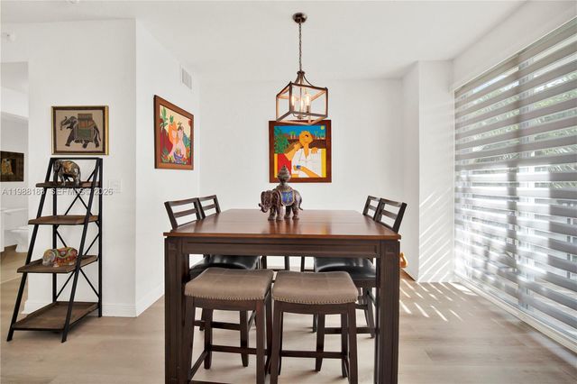 9021 SW 94th St 308, Miami, FL 33176