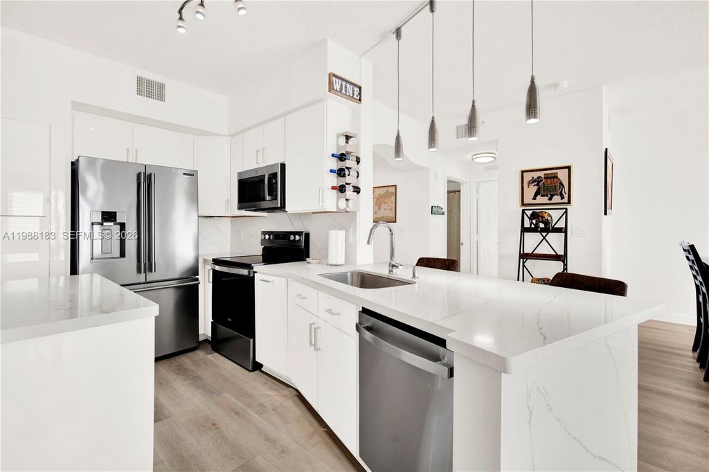 9021 SW 94th St 308, Miami, FL 33176