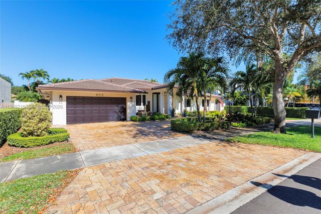 8515 NW 168th Ter, Miami Lakes, FL 33016