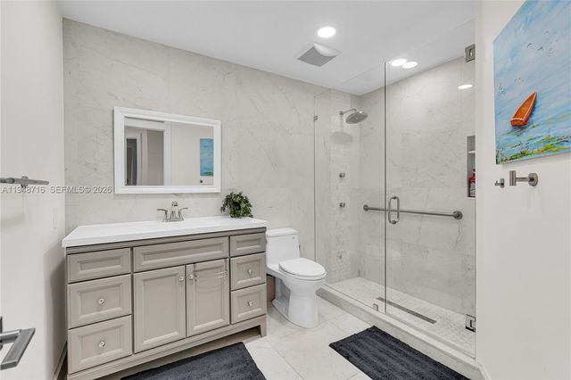 8515 NW 168th Ter, Miami Lakes, FL 33016