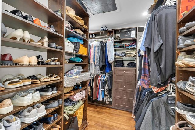 8515 NW 168th Ter, Miami Lakes, FL 33016