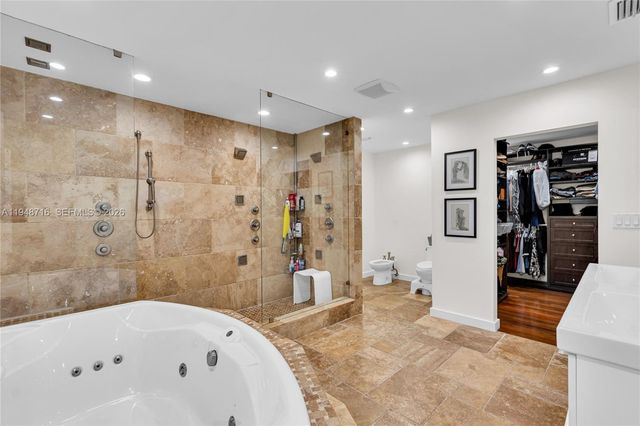 8515 NW 168th Ter, Miami Lakes, FL 33016