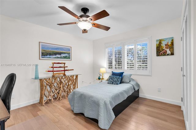 8515 NW 168th Ter, Miami Lakes, FL 33016