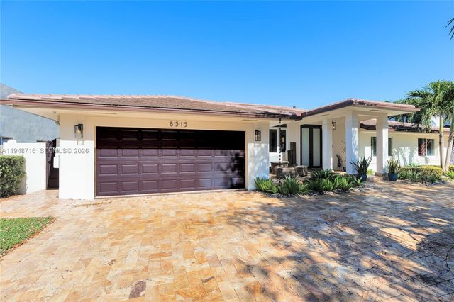 8515 NW 168th Ter, Miami Lakes, FL 33016