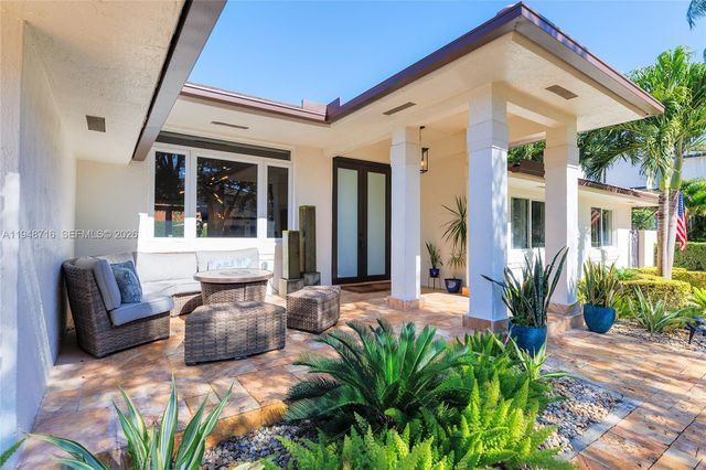 8515 NW 168th Ter, Miami Lakes, FL 33016