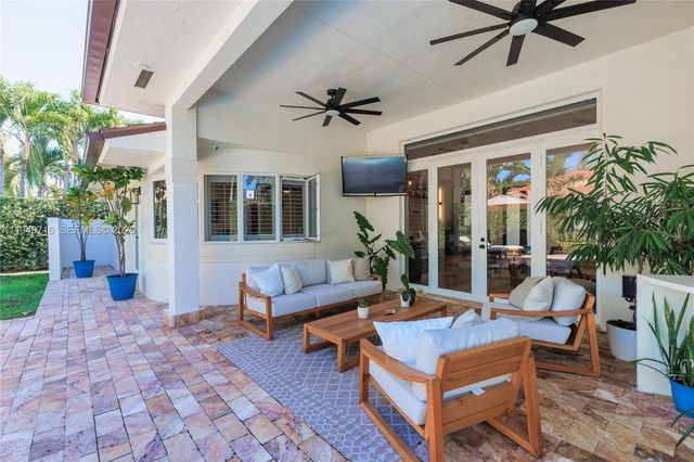 8515 NW 168th Ter, Miami Lakes, FL 33016