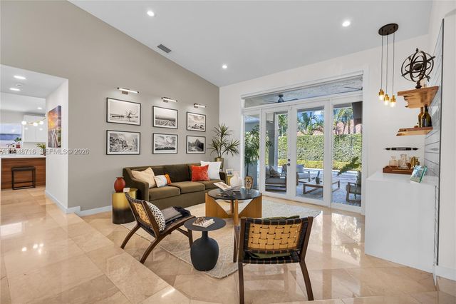 8515 NW 168th Ter, Miami Lakes, FL 33016