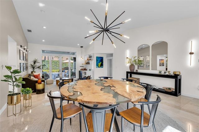 8515 NW 168th Ter, Miami Lakes, FL 33016