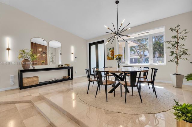 8515 NW 168th Ter, Miami Lakes, FL 33016