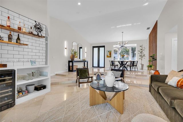 8515 NW 168th Ter, Miami Lakes, FL 33016