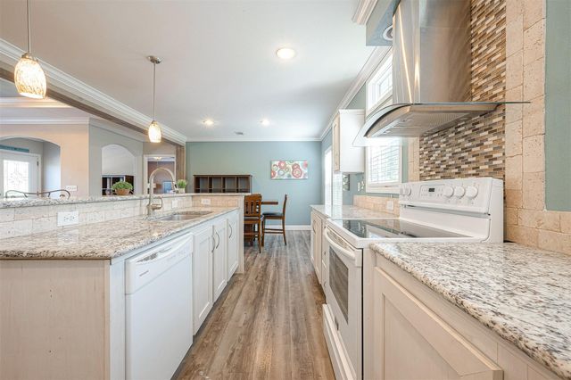 20547 S Post Oak Boulevard B, Fresno, TX 77545