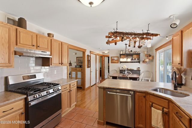399 Trenton Avenue N, Bayville, NJ 08721