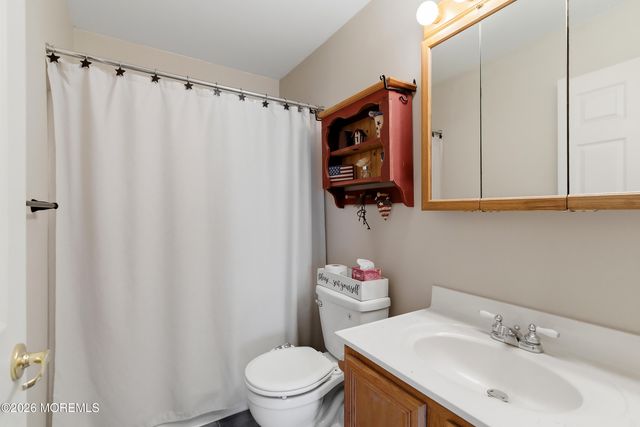 399 Trenton Avenue N, Bayville, NJ 08721