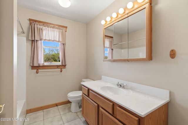 399 Trenton Avenue N, Bayville, NJ 08721