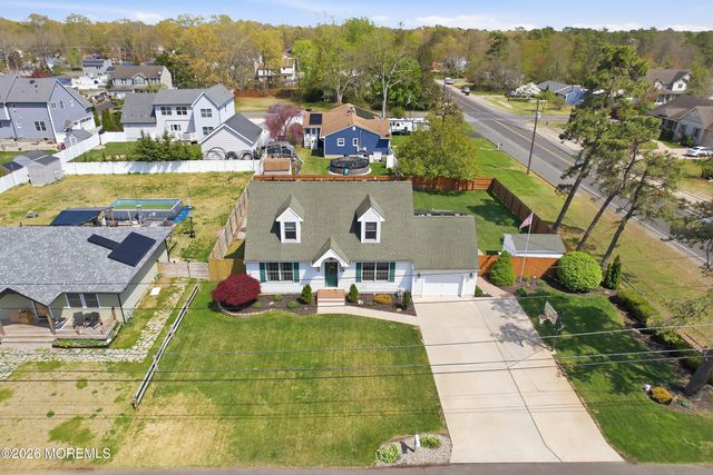 399 Trenton Avenue N, Bayville, NJ 08721
