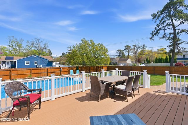 399 Trenton Avenue N, Bayville, NJ 08721