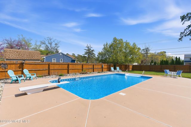 399 Trenton Avenue N, Bayville, NJ 08721