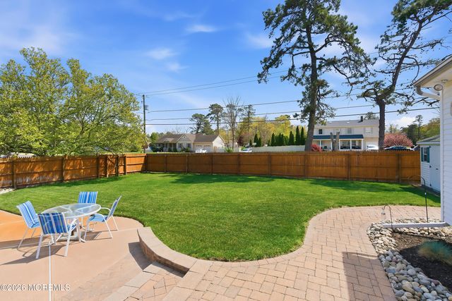 399 Trenton Avenue N, Bayville, NJ 08721