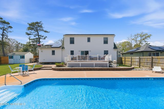 399 Trenton Avenue N, Bayville, NJ 08721
