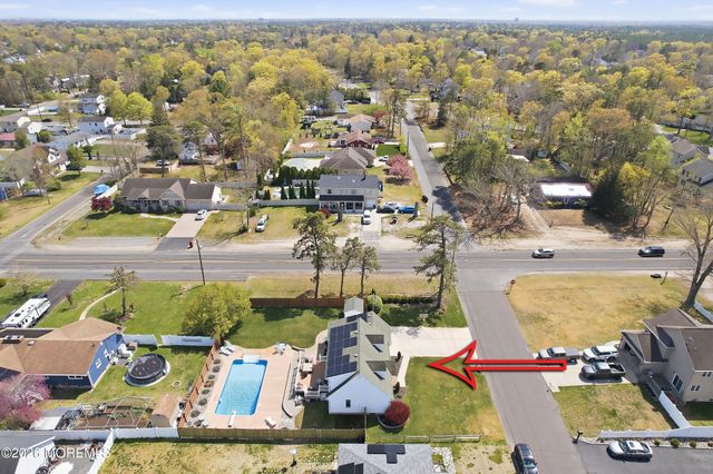 399 Trenton Avenue N, Bayville, NJ 08721